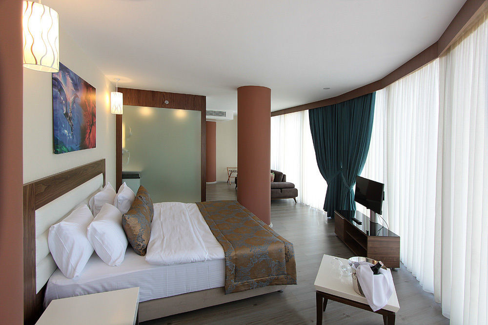 Forum Suite Otel Мерсін Екстер'єр фото